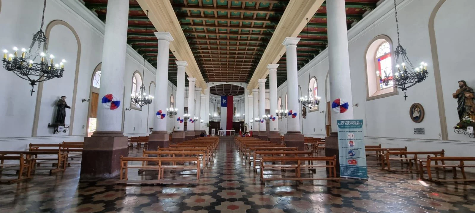 Iluminación interior de la Catedral de San Felipe